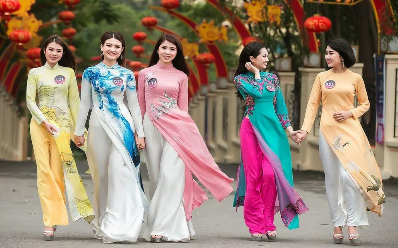top 10 trang phuc truyen thong viet nam mang dam ban sac dan toc